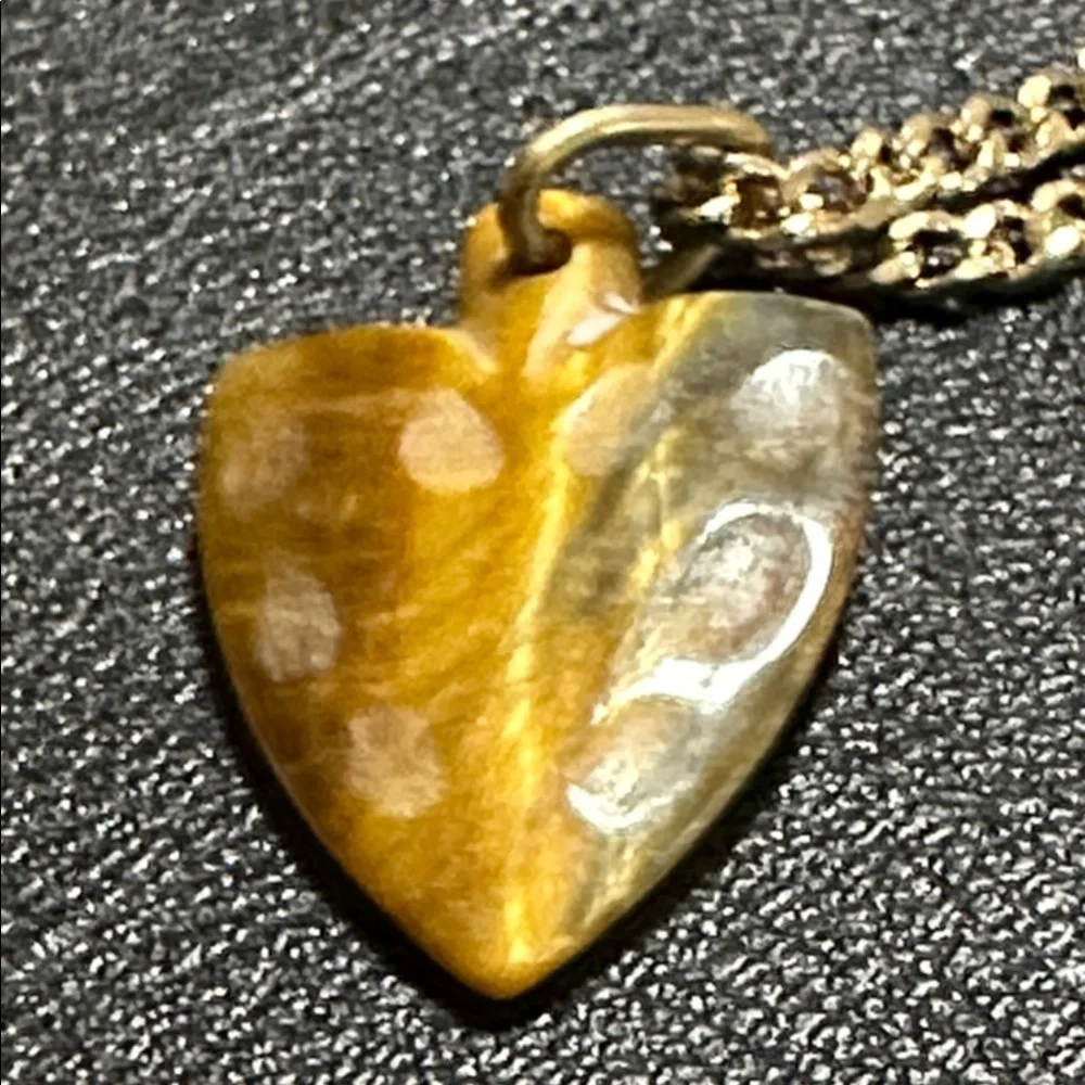 Avon 1981 Tiger Eye Arrowhead Gold Tone 20” Men’s Necklace